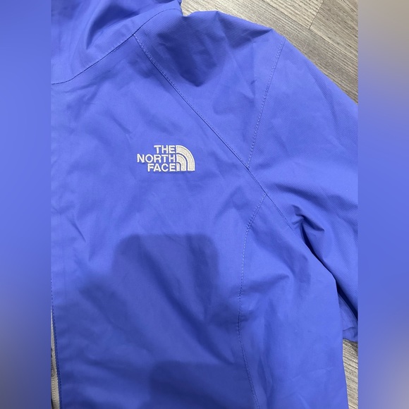 Woman’s Medium North Face Jacket - Picture 3 of 3